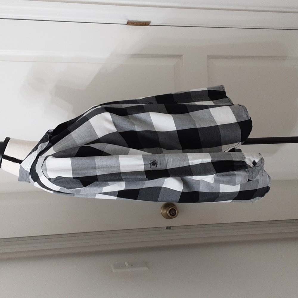 Riders by Lee Indigo Size M Button Front Blouse Buffalo Plaid Black White, EUC - Picture 5 of 12